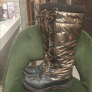 Black and Brown Insulated Winter Boots with Lace-Up Design